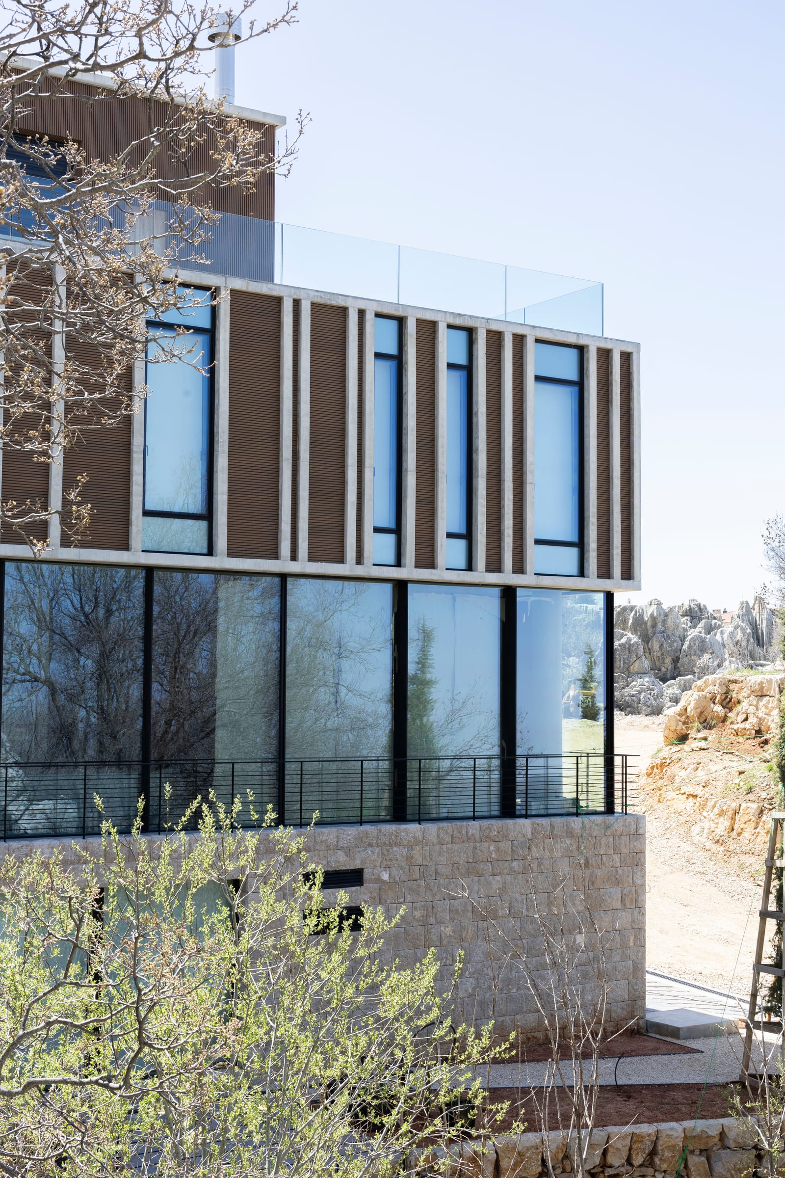 Villa T, Faqra, Lebanon — A residence where the sliding frames disappear